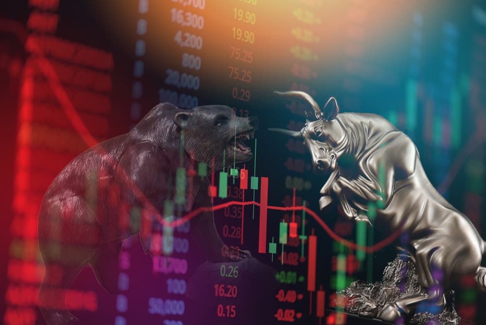 Bull vs bear med trading sticks i bakgrunnen